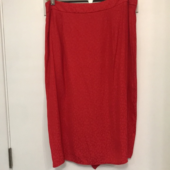 Red Patterned Skirt Front Ruffle Size 12 - Picture 3 of 6